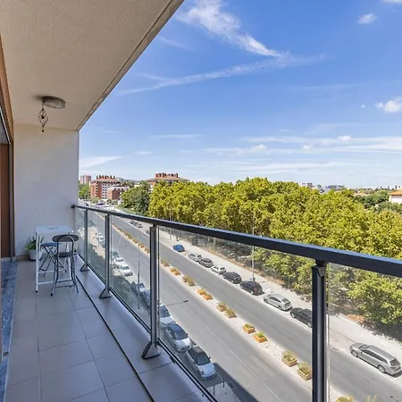 Parque Nacoes 1br With Pool By Lovelystay Lisboa